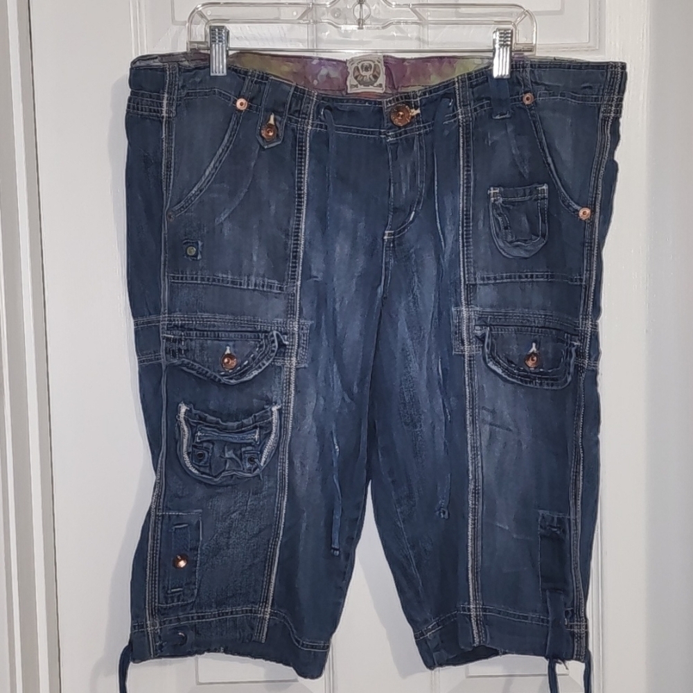 Freestyle Revolution cargo/distressed shorts/capri jeans Sz 18